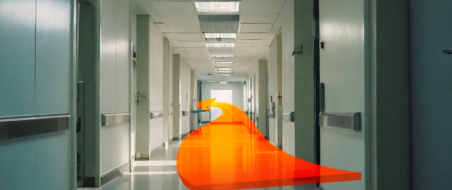 Una freccia indica le vie di fuga ipotetiche all'interno dei corridoi di un ospedale.